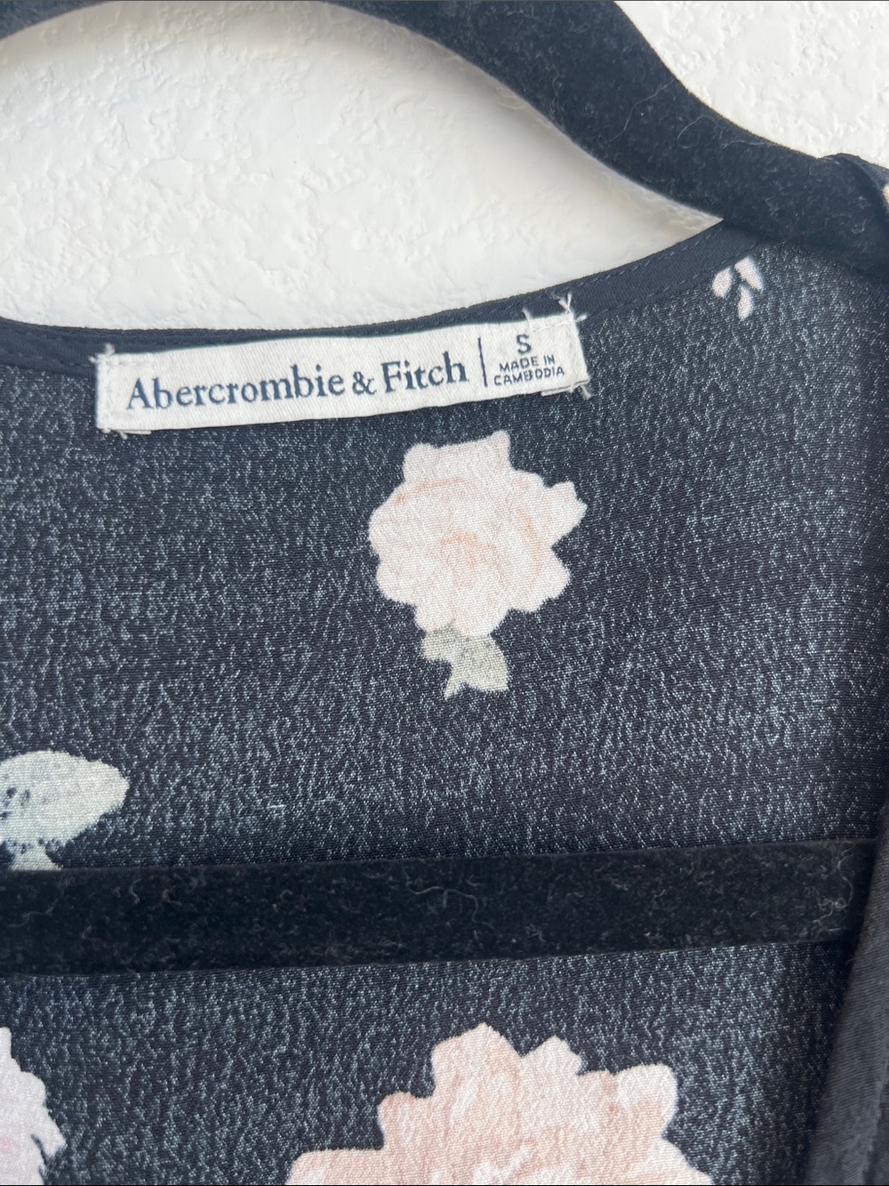 Abercrombie & Fitch Black Floral Wrap Dress with Blush Accents - Picture 3 of 4